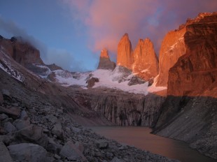 Národní park Torres del Paine při východu slunce
