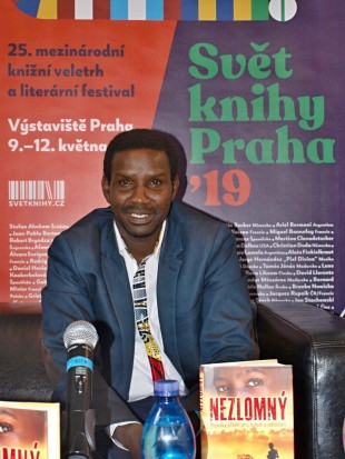 Joseph “Njoro” Njoroge, hlavní postava knihy Nezlomný - knižní veletrh Svět knihy, Praha 2019